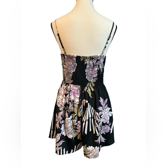 Band of Gypsies Black and White Romper with Pink Accents HAS POCKETS! - Picture 6 of 6